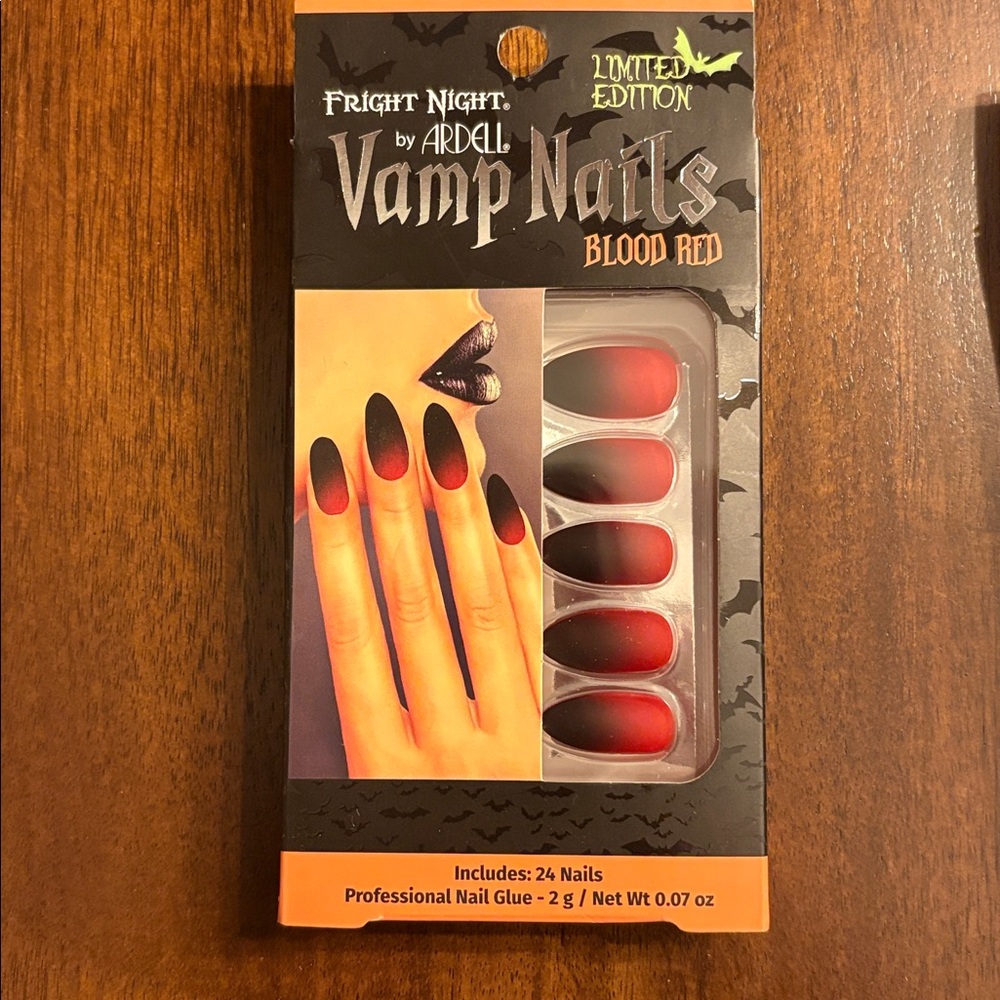Ardell Vamp Nails in Deep Red and Black